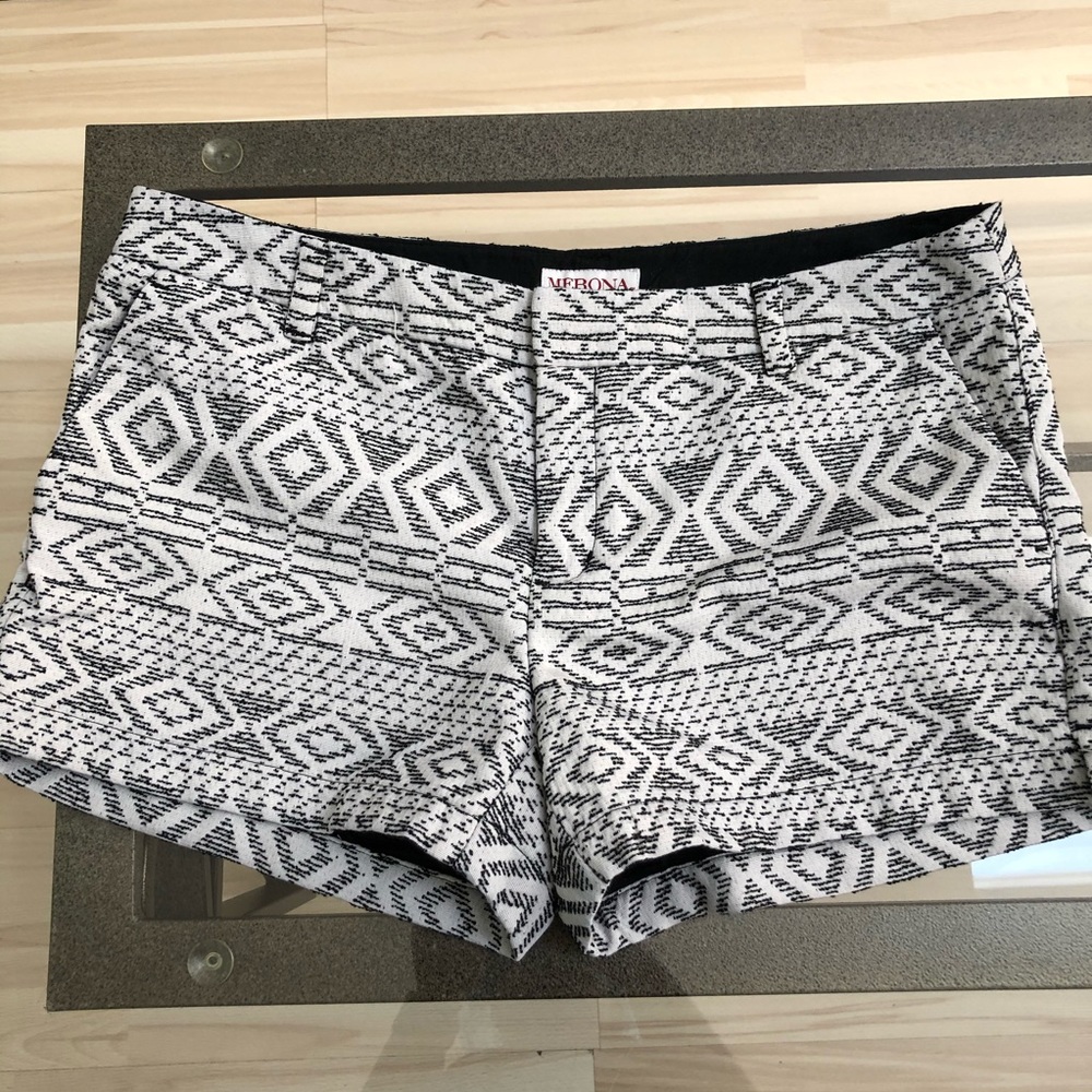 Textured black & white shorts